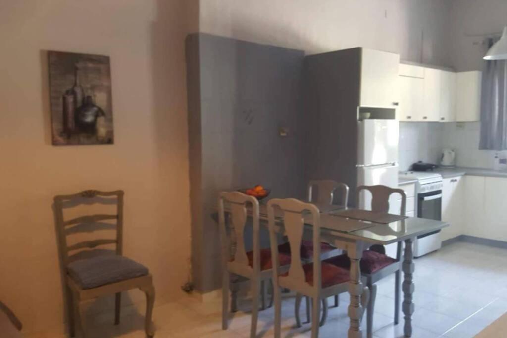 Ευρύχωρο Σπίτι Στην Πάτρα Apartment Bagian luar foto